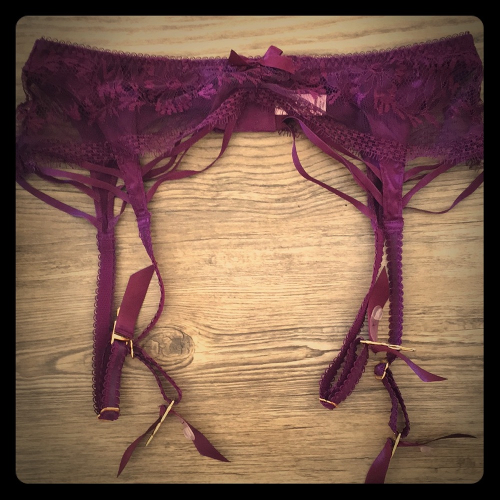 Agent provocateur never worn Garter belt -magenta